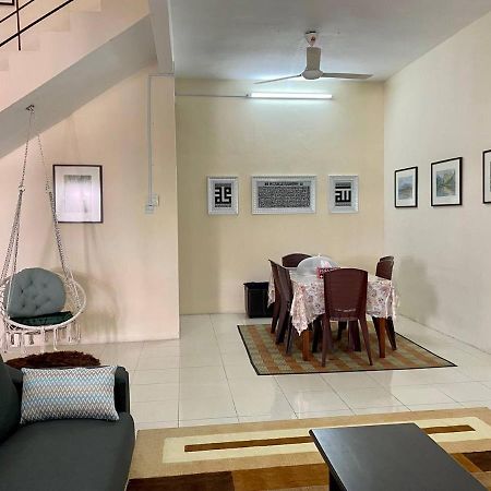 Spacious Cozy Lakeville Homestay 4 Bedrooms All With Aircond Сері-Іскандар Екстер'єр фото